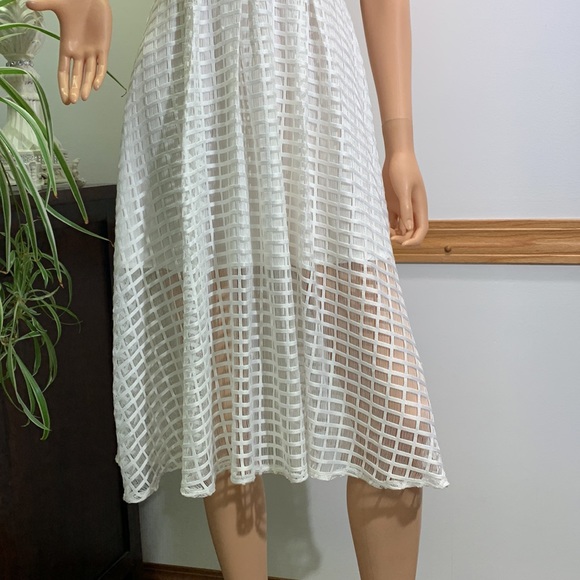 NOUGHTS & CROSSES gorgeous white dress - Picture 5 of 8